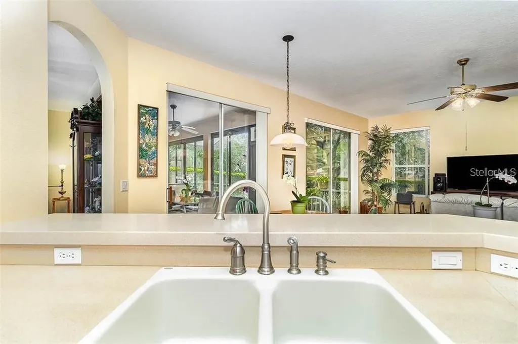 10001 Highland Woods Court Orlando FL 32836