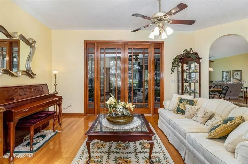 10001 Highland Woods Court Orlando FL 32836