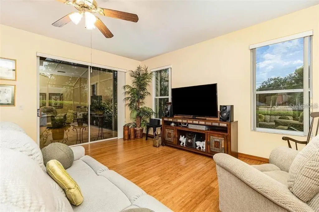 10001 Highland Woods Court Orlando FL 32836
