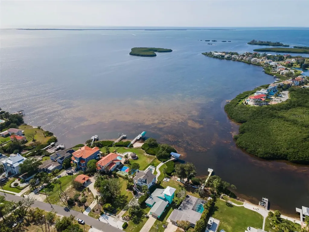 1626 Sea Breeze Drive Tarpon Springs FL 34689