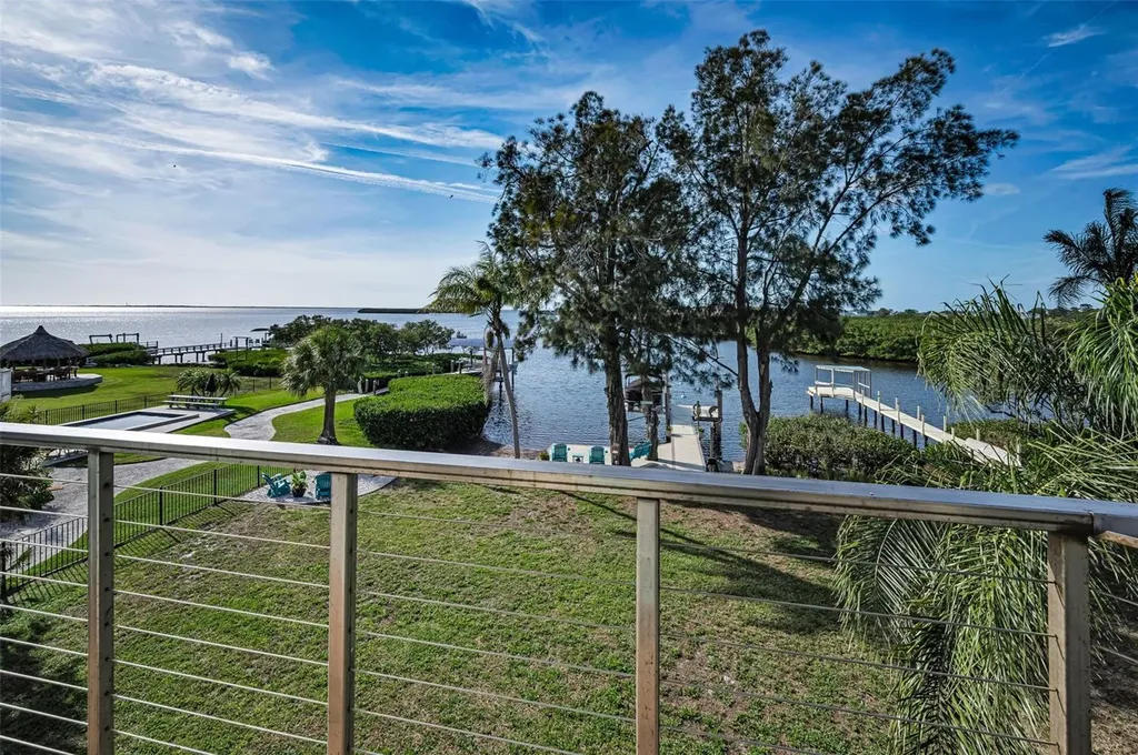 1626 Sea Breeze Drive Tarpon Springs FL 34689