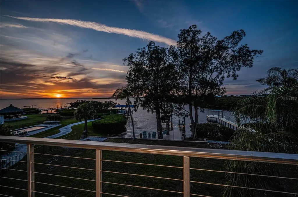 1626 Sea Breeze Drive Tarpon Springs FL 34689