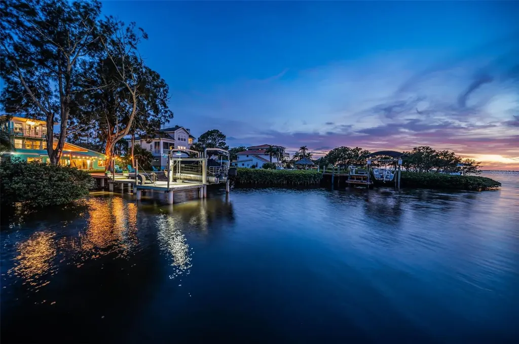 1626 Sea Breeze Drive Tarpon Springs FL 34689