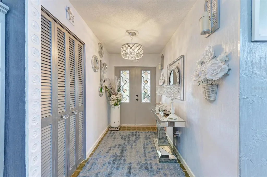 7236 Las Casas Drive Sarasota FL 34243