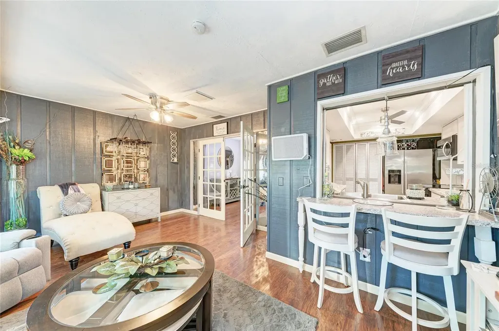 7236 Las Casas Drive Sarasota FL 34243