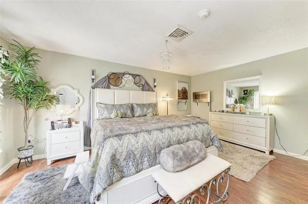 7236 Las Casas Drive Sarasota FL 34243