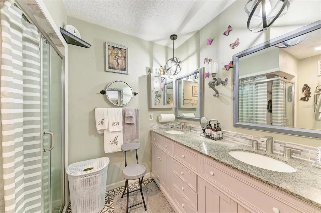 7236 Las Casas Drive Sarasota FL 34243
