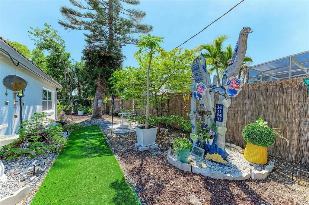 7236 Las Casas Drive Sarasota FL 34243