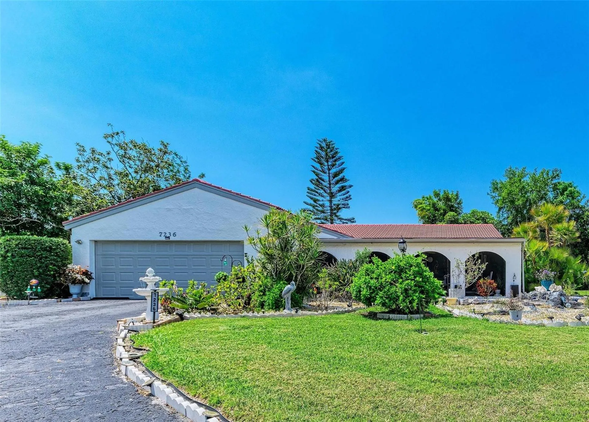 7236 Las Casas Drive Sarasota FL 34243