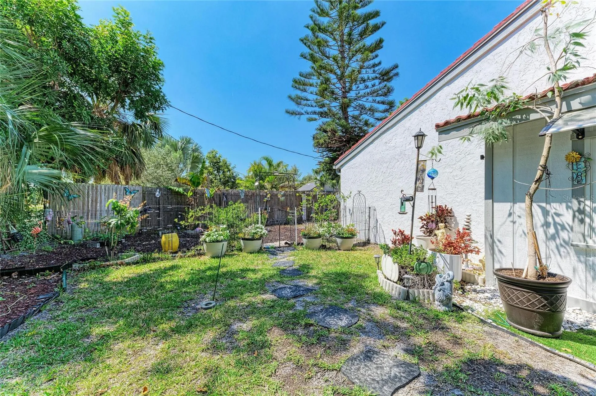 7236 Las Casas Drive Sarasota FL 34243