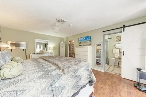 7236 Las Casas Drive Sarasota FL 34243