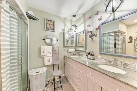 7236 Las Casas Drive Sarasota FL 34243