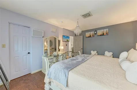 7236 Las Casas Drive Sarasota FL 34243