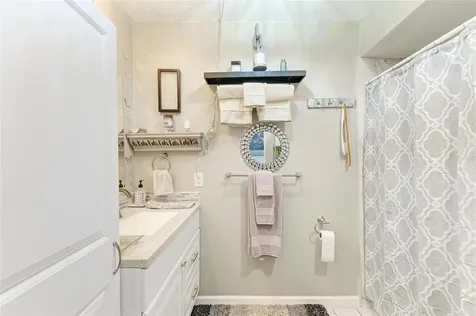 7236 Las Casas Drive Sarasota FL 34243