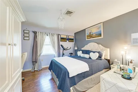 7236 Las Casas Drive Sarasota FL 34243
