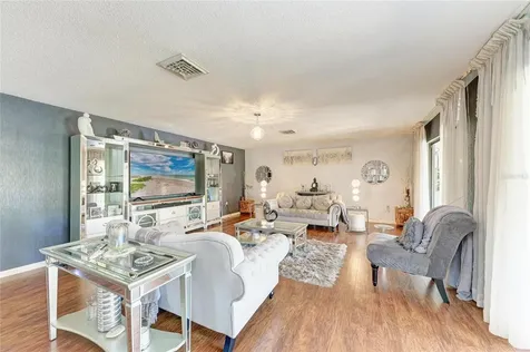 7236 Las Casas Drive Sarasota FL 34243