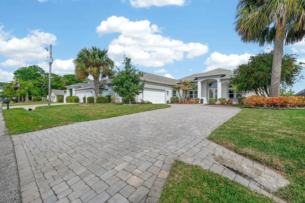 11 Cottonton Court Palm Coast FL 32137