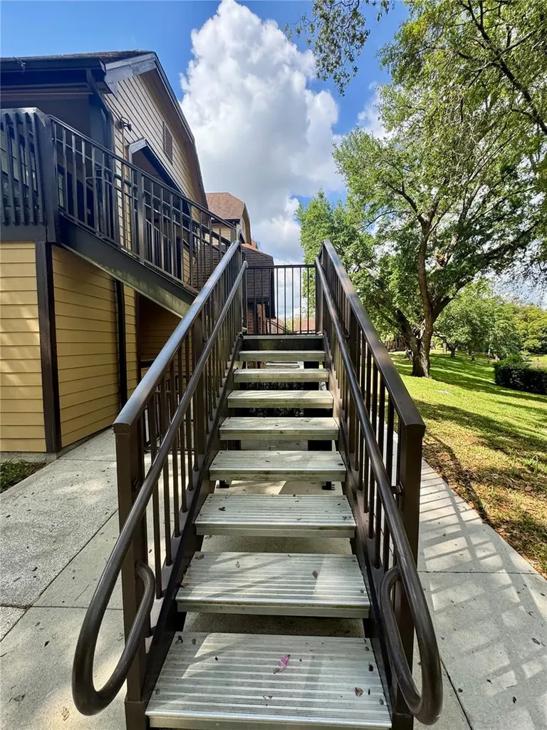 385 Woodside Drive Altamonte Springs FL 32701