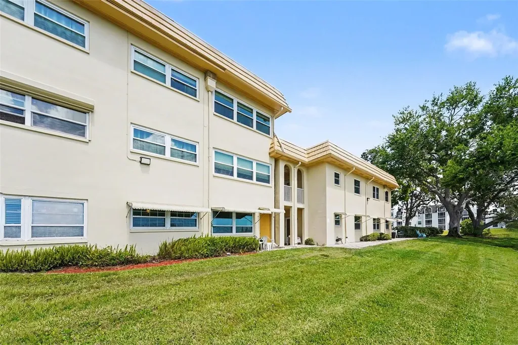 3850 13th Avenue N St Petersburg FL 33713