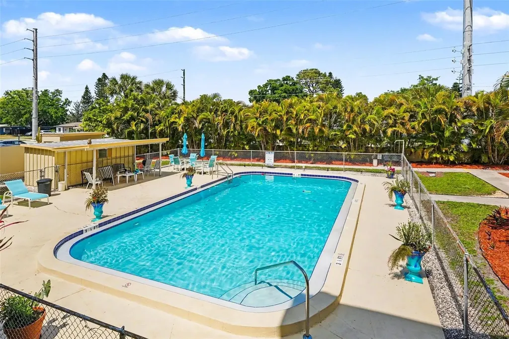 3850 13th Avenue N St Petersburg FL 33713