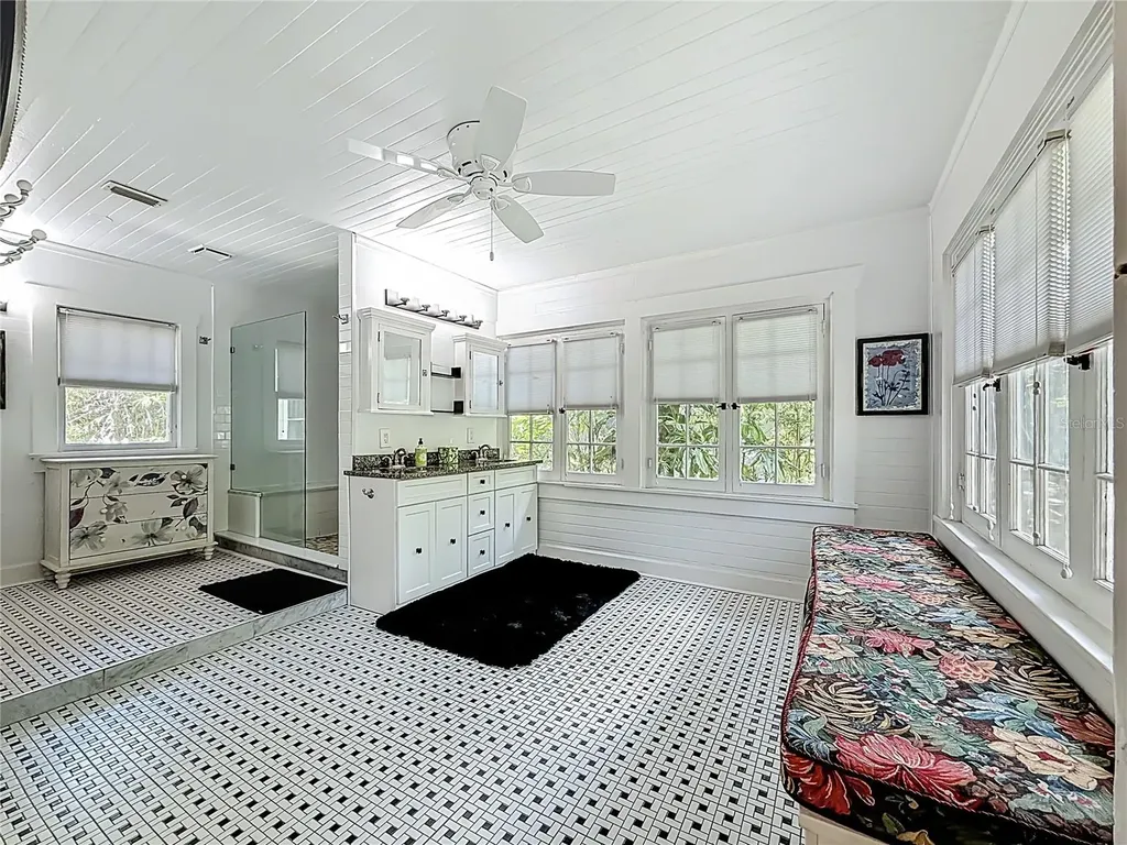 315 8th Avenue NE St Petersburg FL 33701