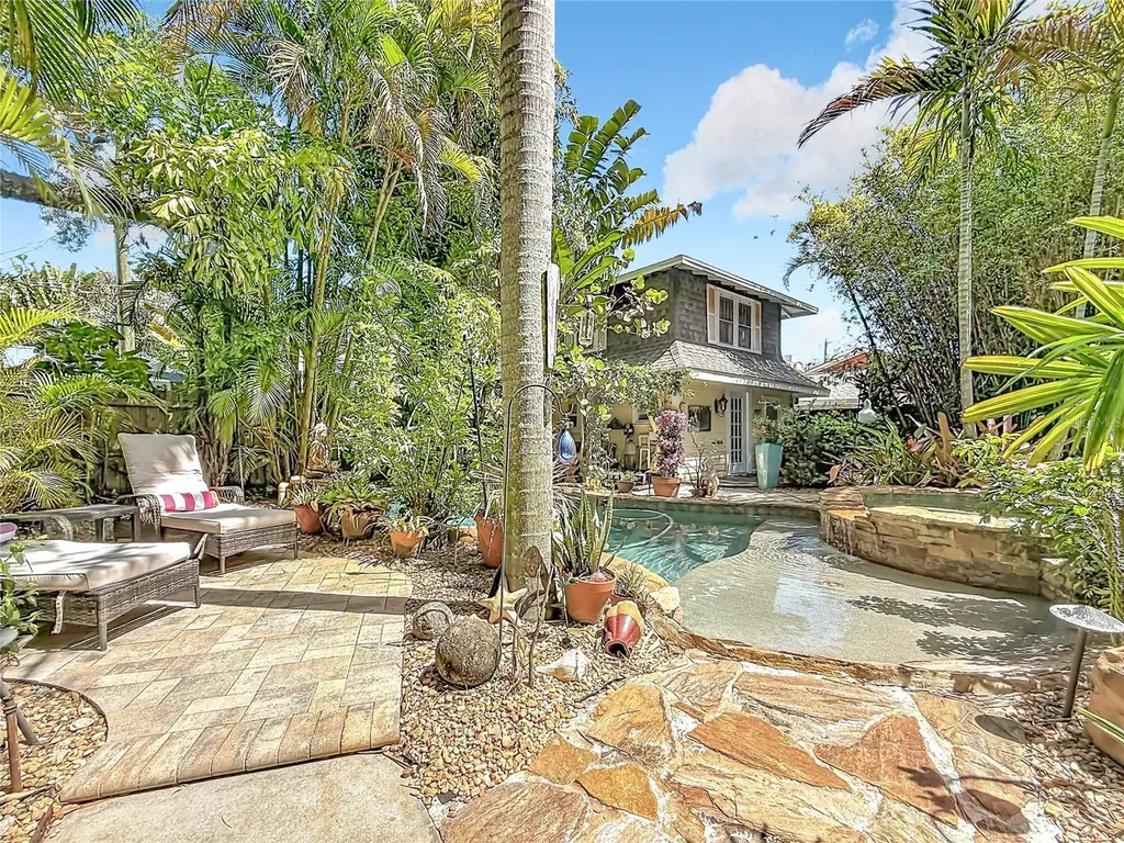 315 8th Avenue NE St Petersburg FL 33701