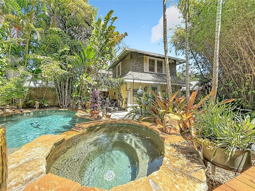 315 8th Avenue NE St Petersburg FL 33701