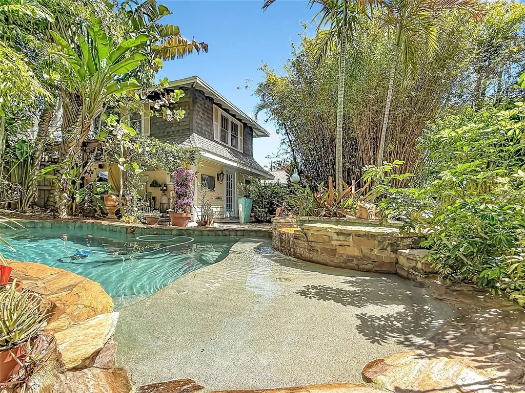 315 8th Avenue NE St Petersburg FL 33701