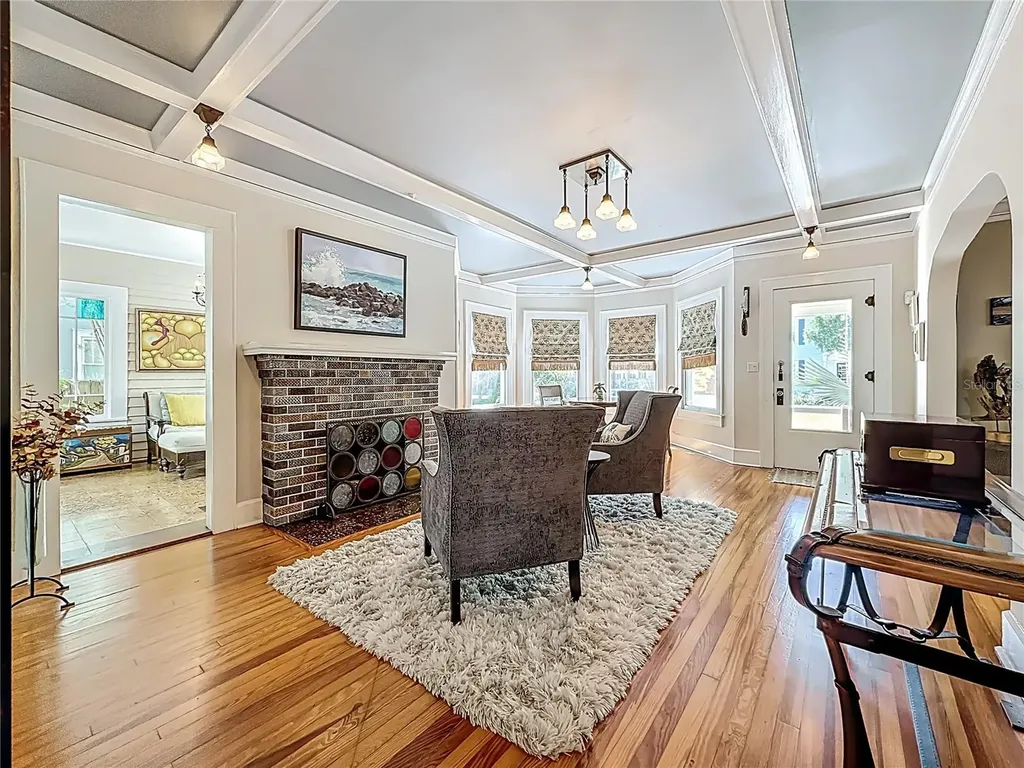 315 8th Avenue NE St Petersburg FL 33701