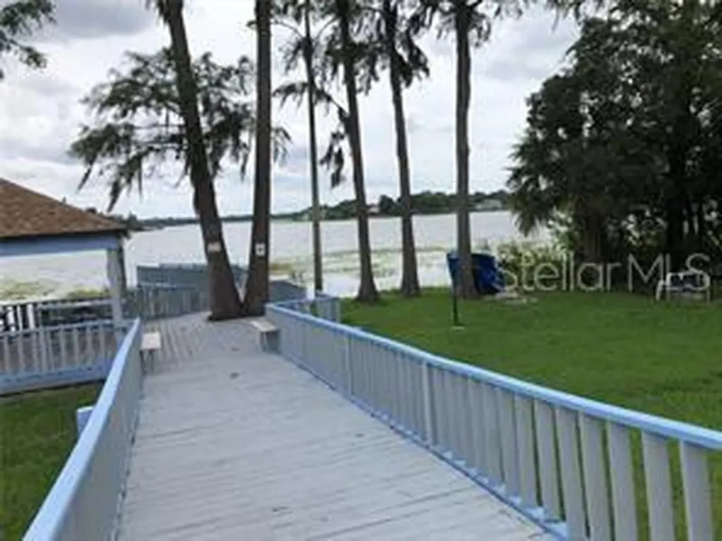 915 W Oak Ridge Road Orlando FL 32809