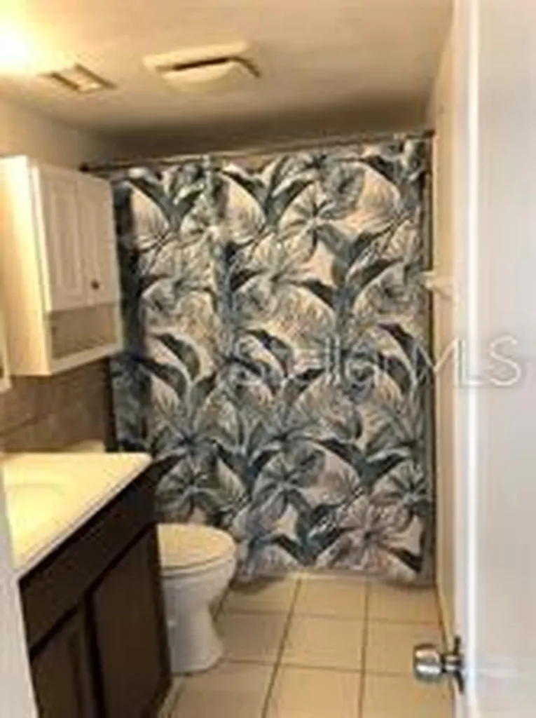 915 W Oak Ridge Road Orlando FL 32809