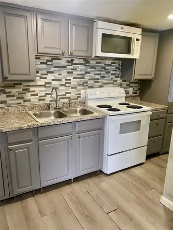915 W Oak Ridge Road Orlando FL 32809