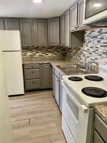 915 W Oak Ridge Road Orlando FL 32809