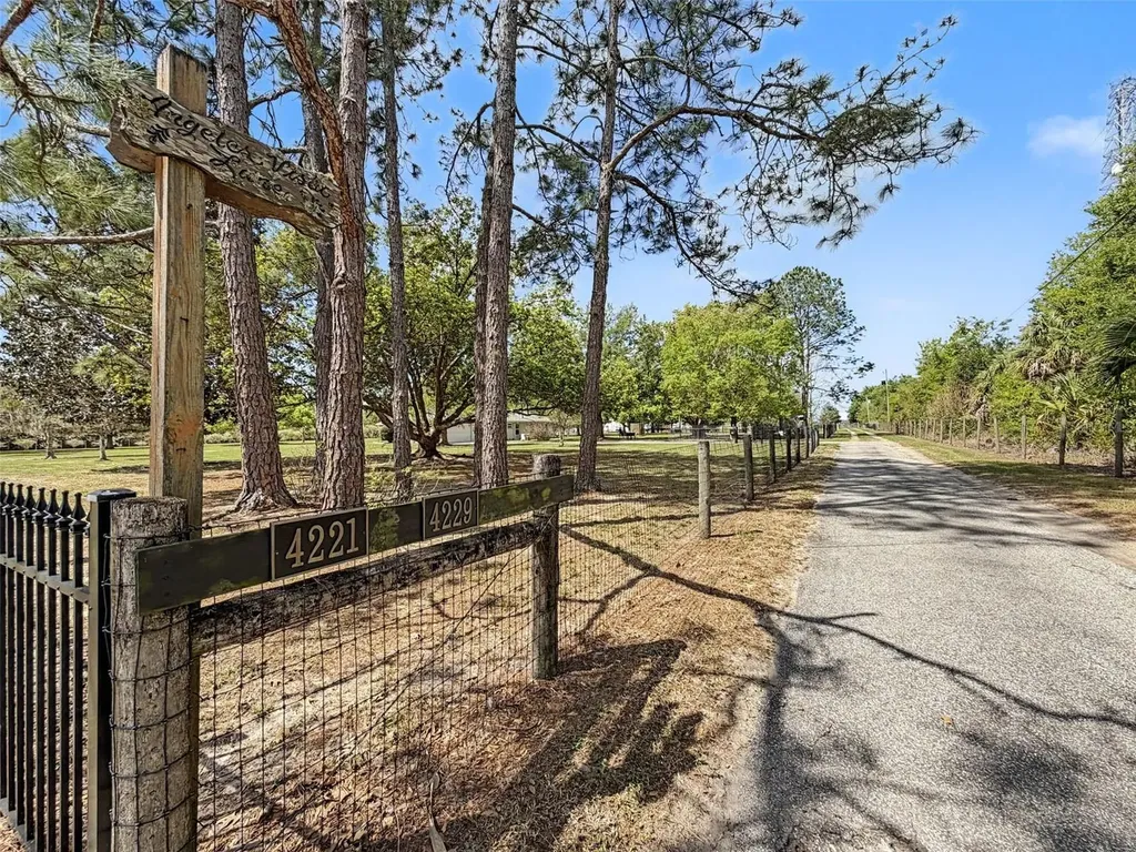 4221 Neff Lake Road Brooksville FL 34601
