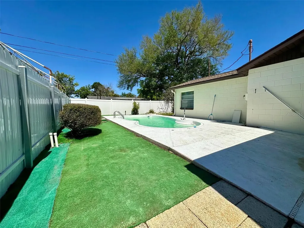 9099 108th Avenue Seminole FL 33777