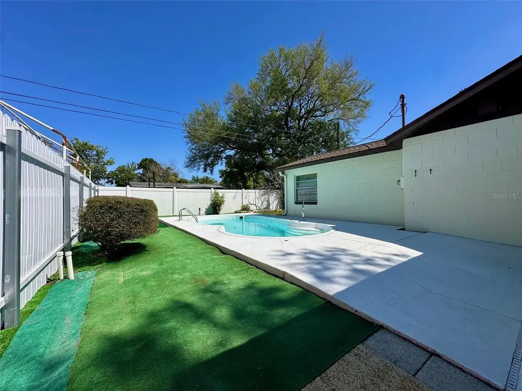 9099 108th Avenue Seminole FL 33777