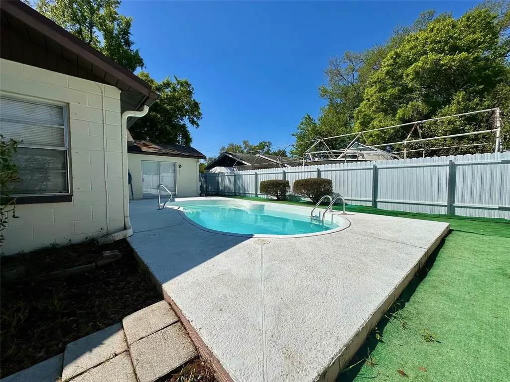 9099 108th Avenue Seminole FL 33777