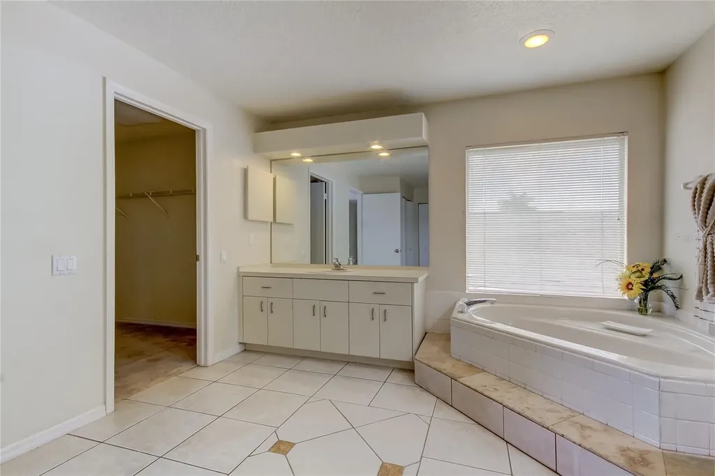 9401 Woodbay Drive Tampa FL 33626