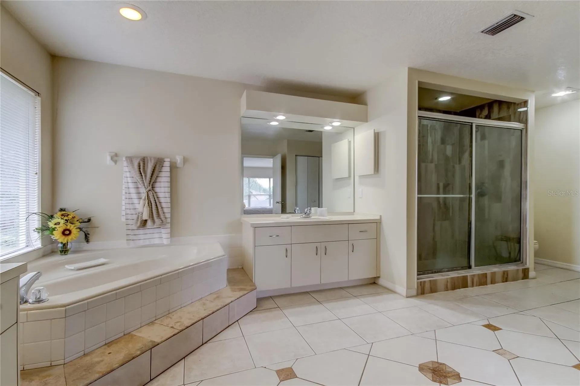 9401 Woodbay Drive Tampa FL 33626