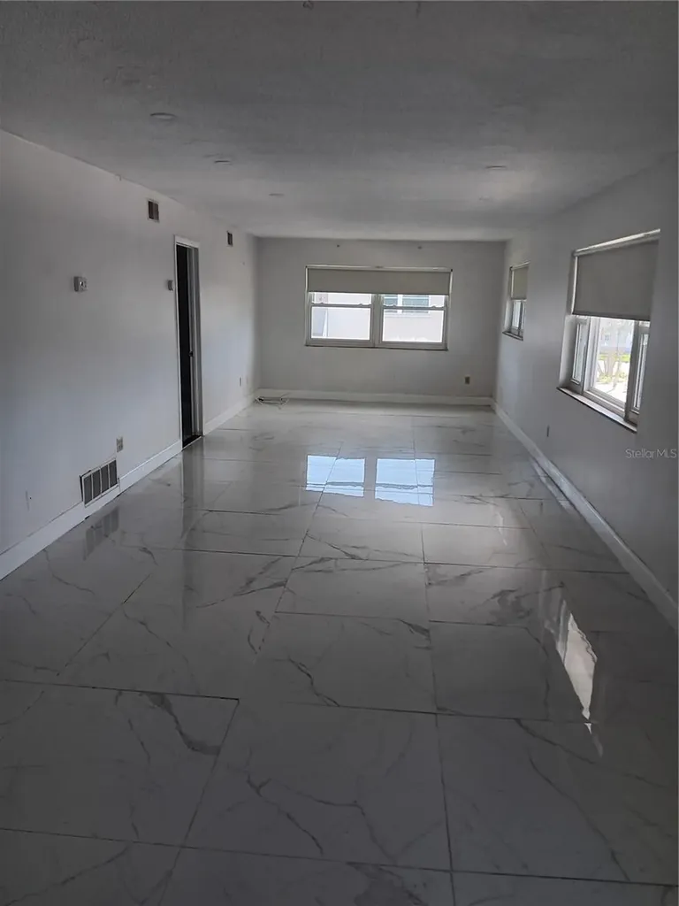 5287 81 St Street N St Petersburg FL 33709