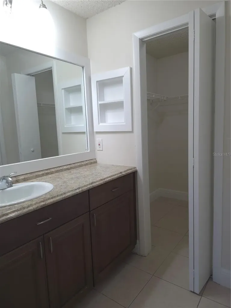 10410 N Ojus Drive Tampa FL 33617