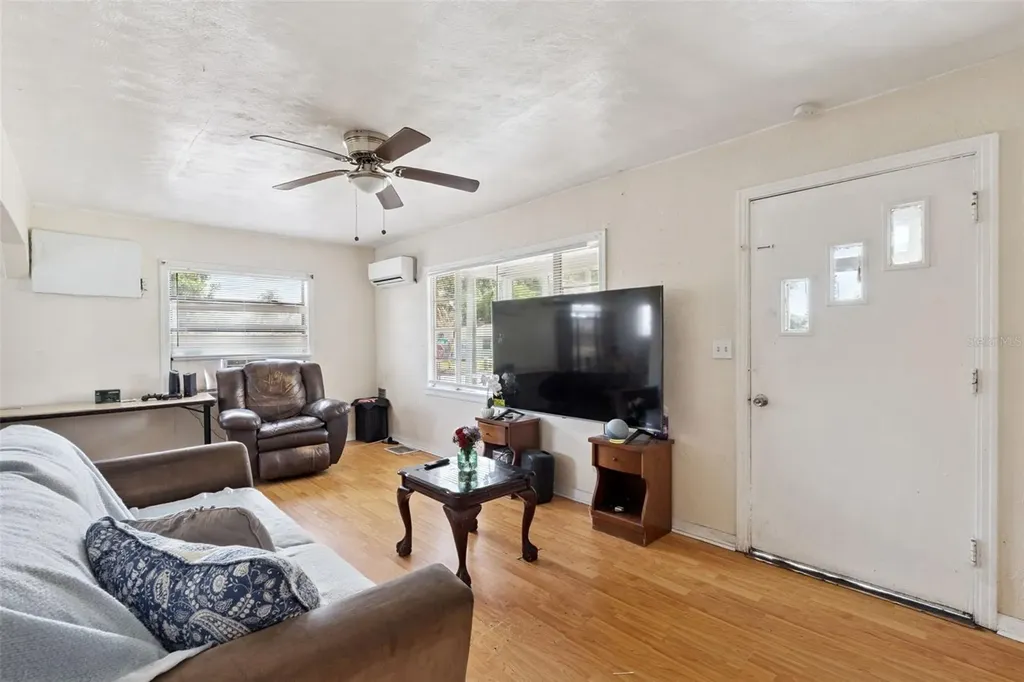 806 S Main Avenue Groveland FL 34736