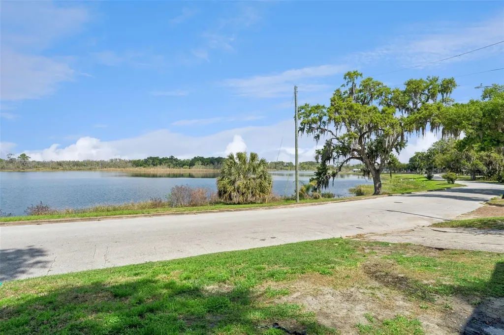 806 S Main Avenue Groveland FL 34736