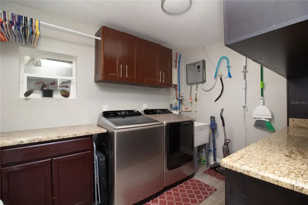 7018 Oakview Circle Tampa FL 33634
