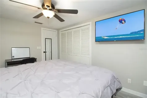 7018 Oakview Circle Tampa FL 33634
