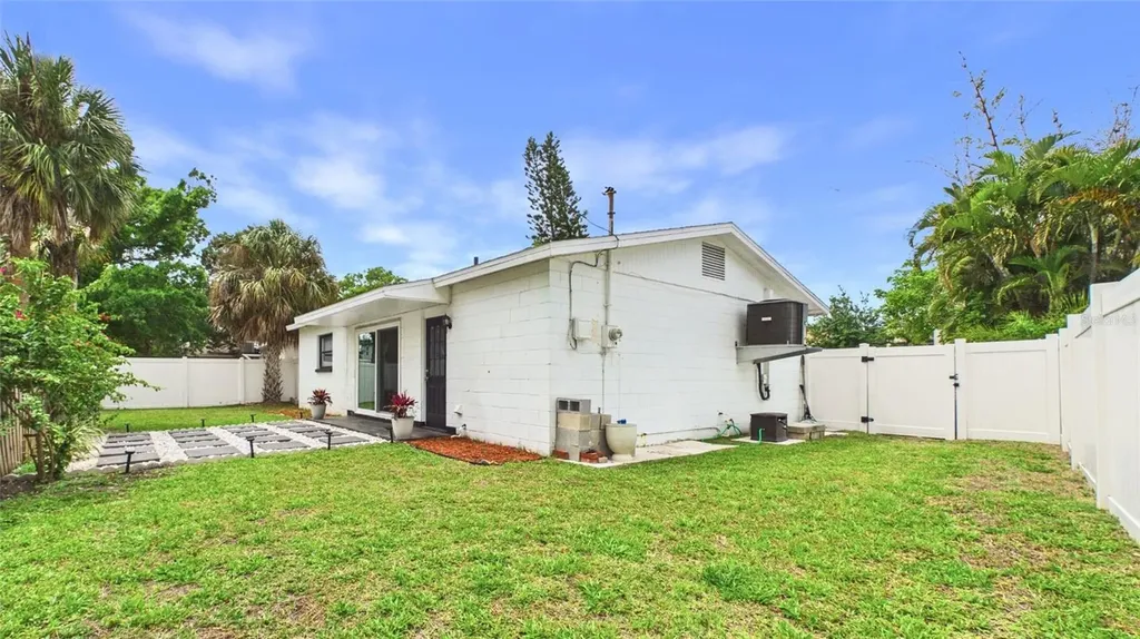 1920 New Hampshire Avenue NE St Petersburg FL 33703