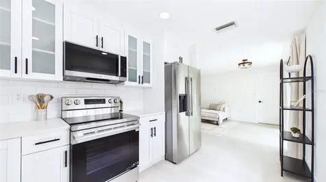 1920 New Hampshire Avenue NE St Petersburg FL 33703