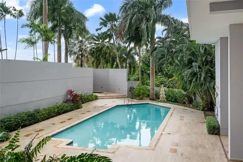 . 833 Street Guaynabo PR 00969