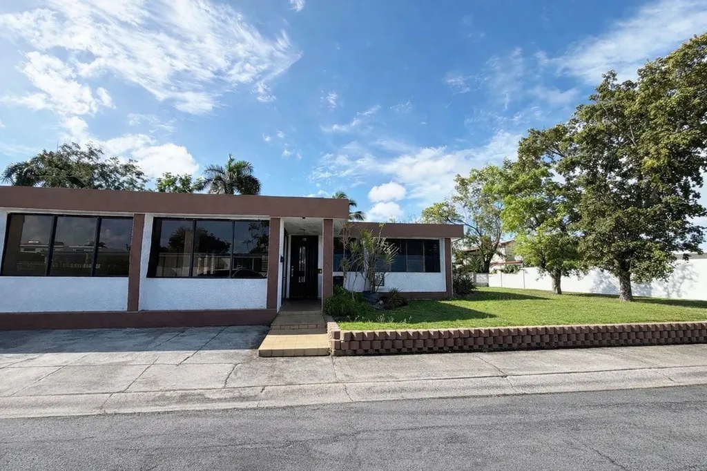 1-AK Naranjo Street Carolina PR 00983