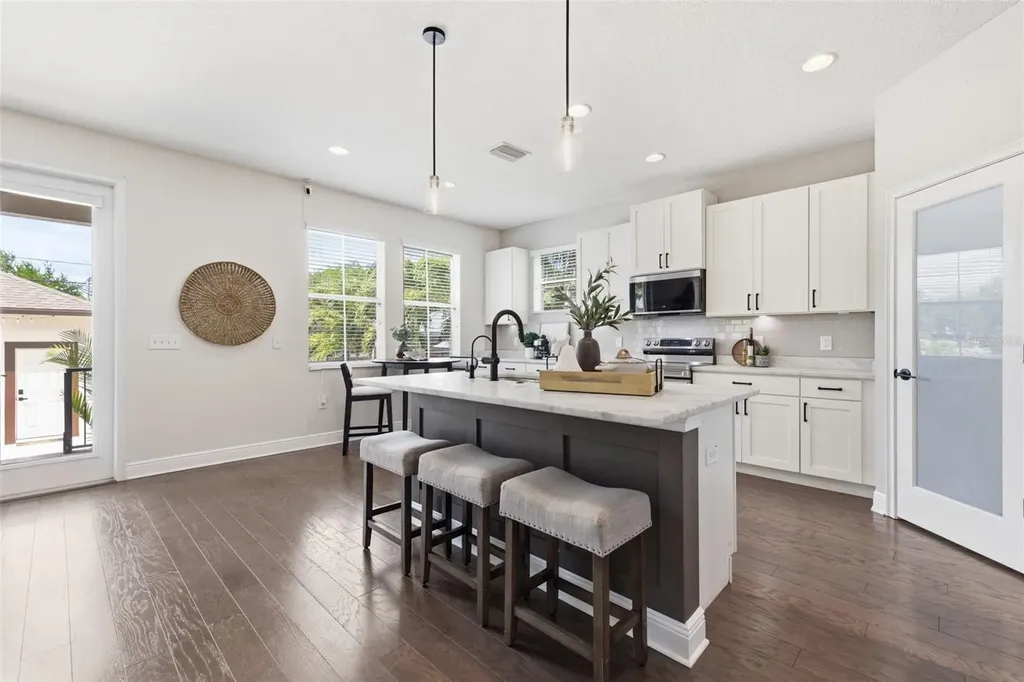 521 12th Avenue S St Petersburg FL 33701
